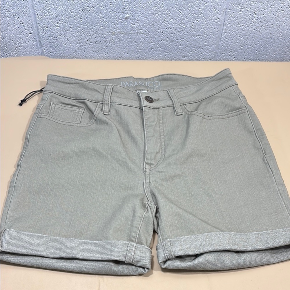 NWOT Parasuco Women's light green Jean Shorts​​​​​